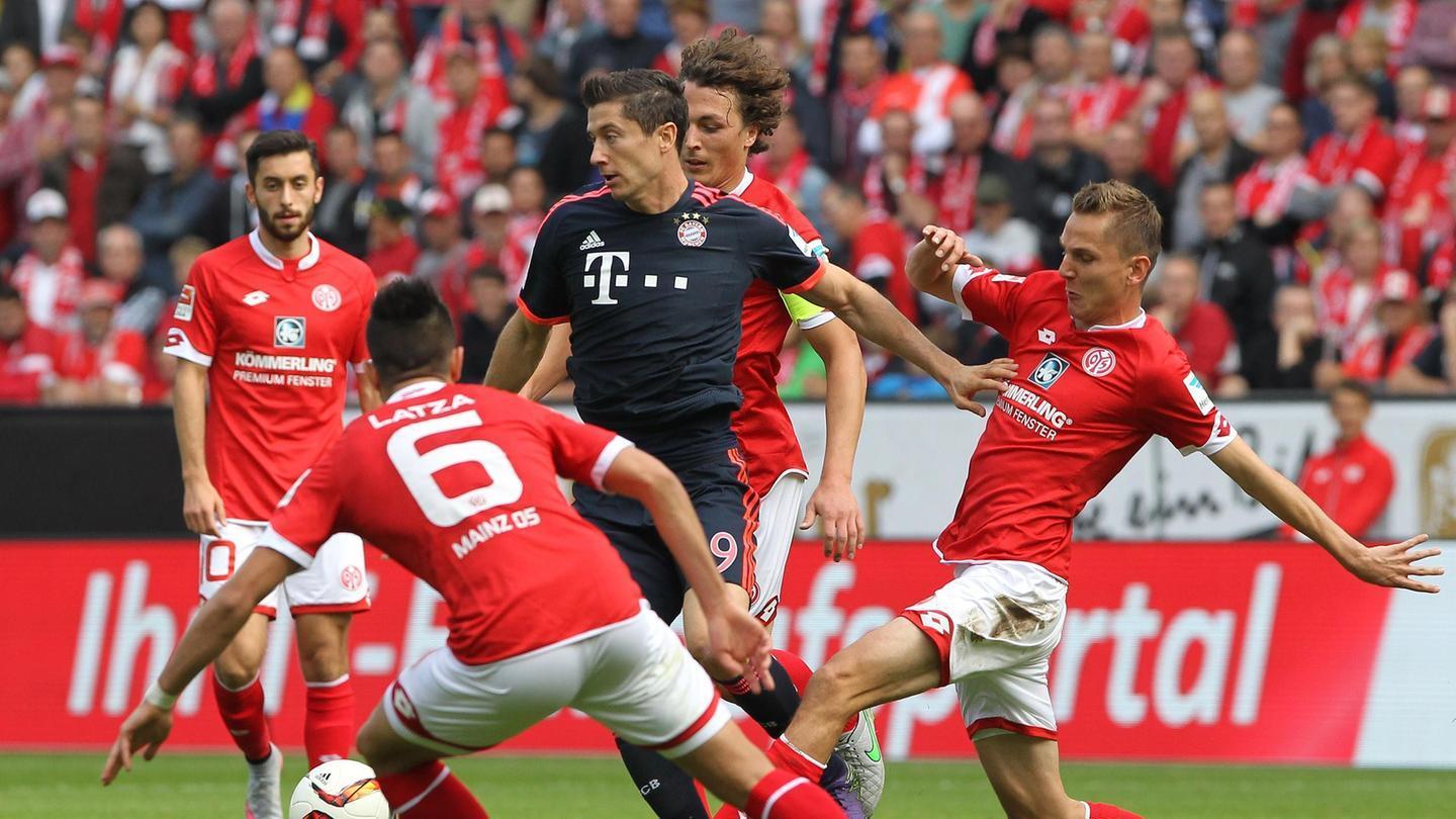 巴萨第六次欧冠单场上半时染红，阿劳霍两度上榜（欧冠赛场巴萨第六次上半场吃红牌，阿劳霍两度在列）