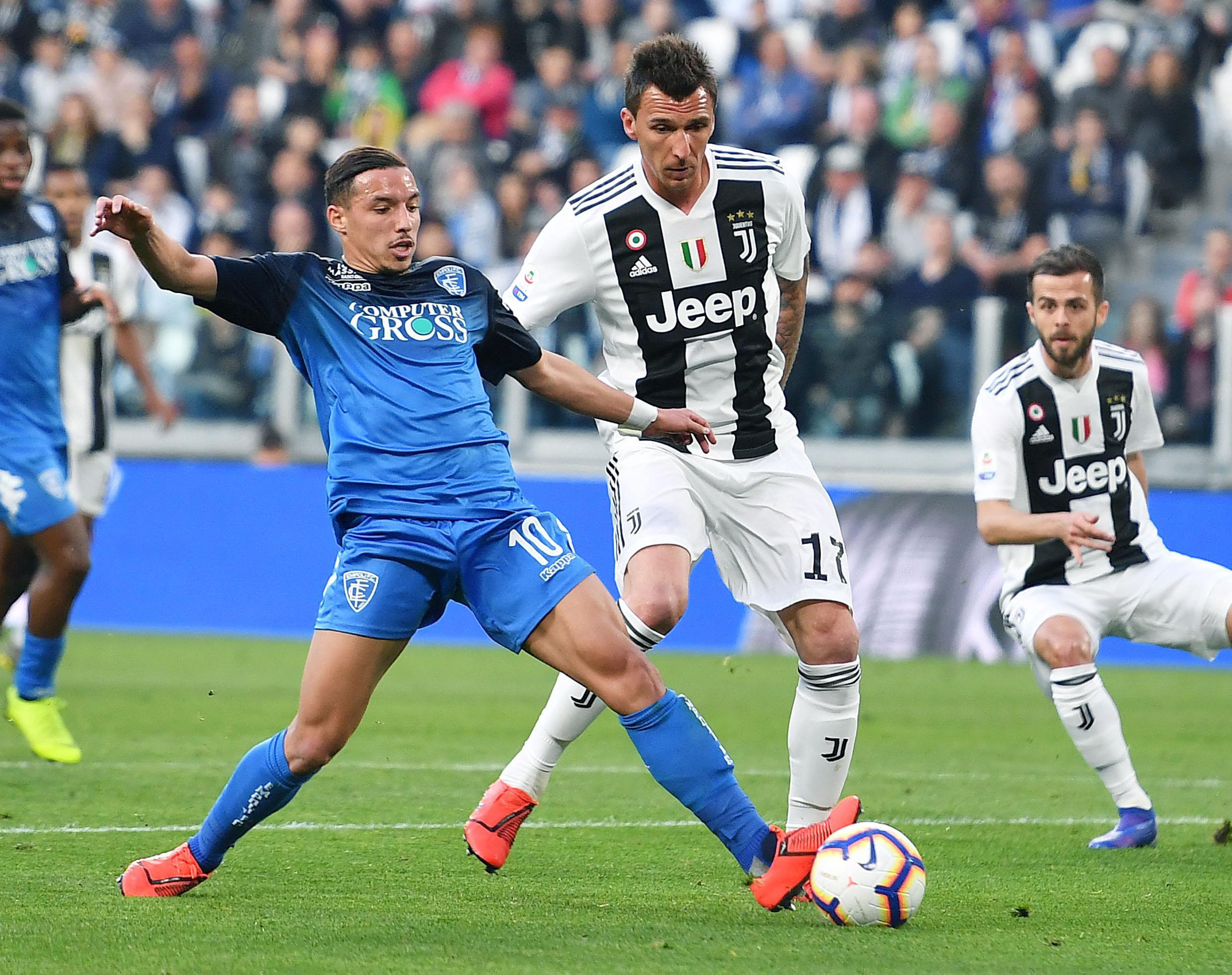 热身赛：大连英博2-1击败青岛西海岸（热身赛：大连英博2比1力克青岛西海岸）