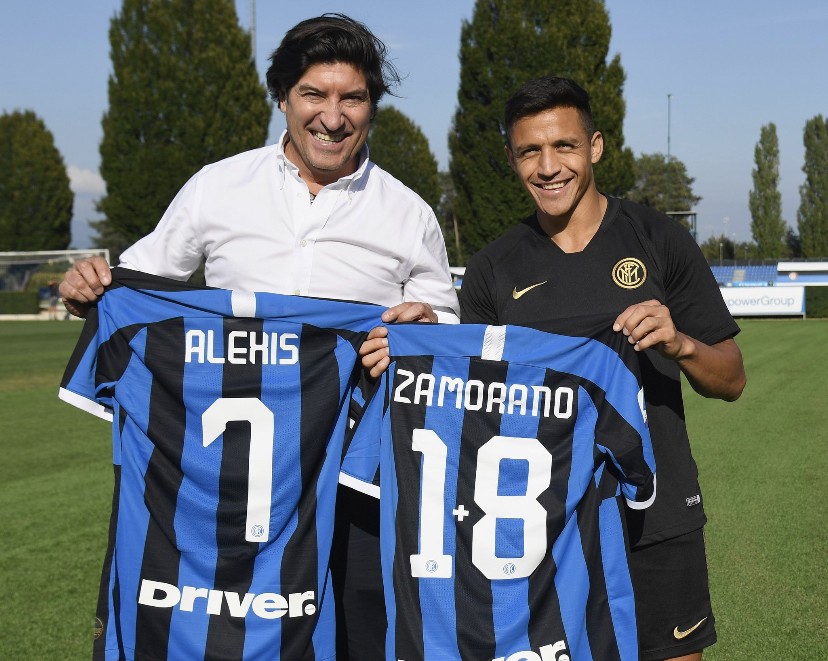 拉拉维亚晒照庆祝客场之旅结束（拉拉维亚晒照庆祝客场征程收官）