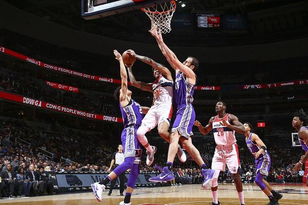 塔拉韦拉后卫：抽到皇马无比激动，最期待与姆巴佩同场竞技（塔拉韦拉后卫：抽中皇马兴奋至极，最盼与姆巴佩同场较量）