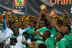 巴西记者：巴乙前锋克莱伯自由身加盟云南玉昆，签约两年（据巴西记者：巴乙前锋克莱伯自由转会云南玉昆，合同两年）