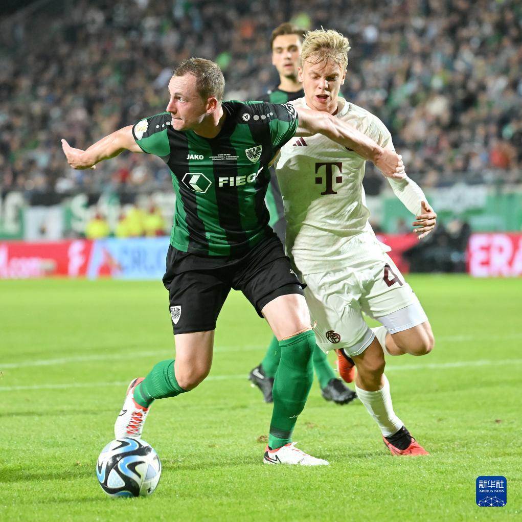 约基奇狂飙40+9+8！单节7中7轰19分太无解 率掘金23分逆转老鹰（约基奇轰40+9+8：单节7中7砍19分，掘金完成23分大逆转擒老鹰）