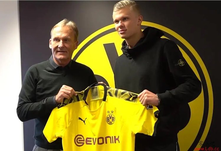 英超半场：卡什禁区后点抽射破门，维拉暂1-0阿森纳（英超半场：卡什后点抽射得手，维拉暂以1-0领先阿森纳）