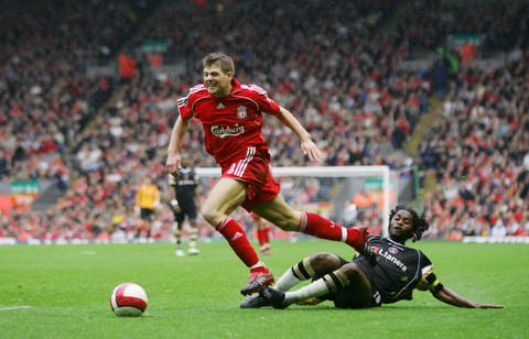 雷霆以132比111大胜独行侠，亚历山大高效砍下33分，延续14连胜。（雷霆132-111轻取独行侠，亚历山大高效轰下33分，豪取14连胜）