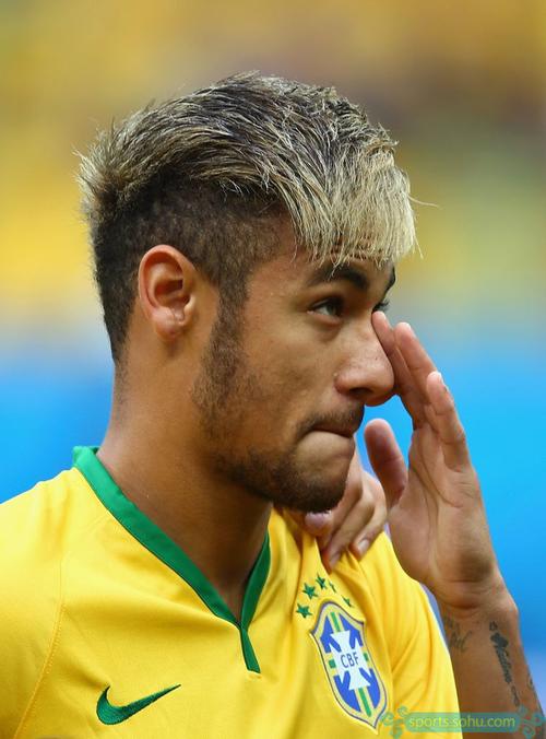 双引擎发力4-1大胜狼队，曼联升至第6：阿莫林终于是露出笑容（双核齐开火，曼联4-1击退狼队升至第6，阿莫林终于露笑）