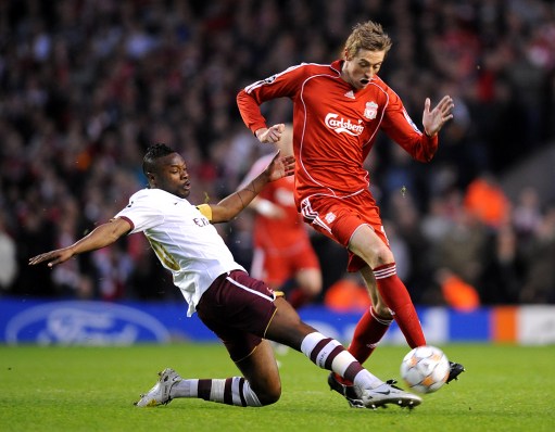 阿莫林：多尔古需要提升决策能力，会在必要的时候派梅努上场（阿莫林：多尔古仍需提升决断力，必要时将启用梅努）