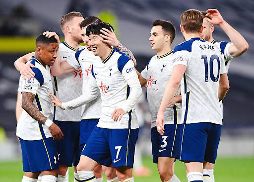 “小雪”节气将至，长春亚泰基地为天然草加盖第二层“棉被”（小雪将至，长春亚泰基地给天然草再添一层“棉被”）