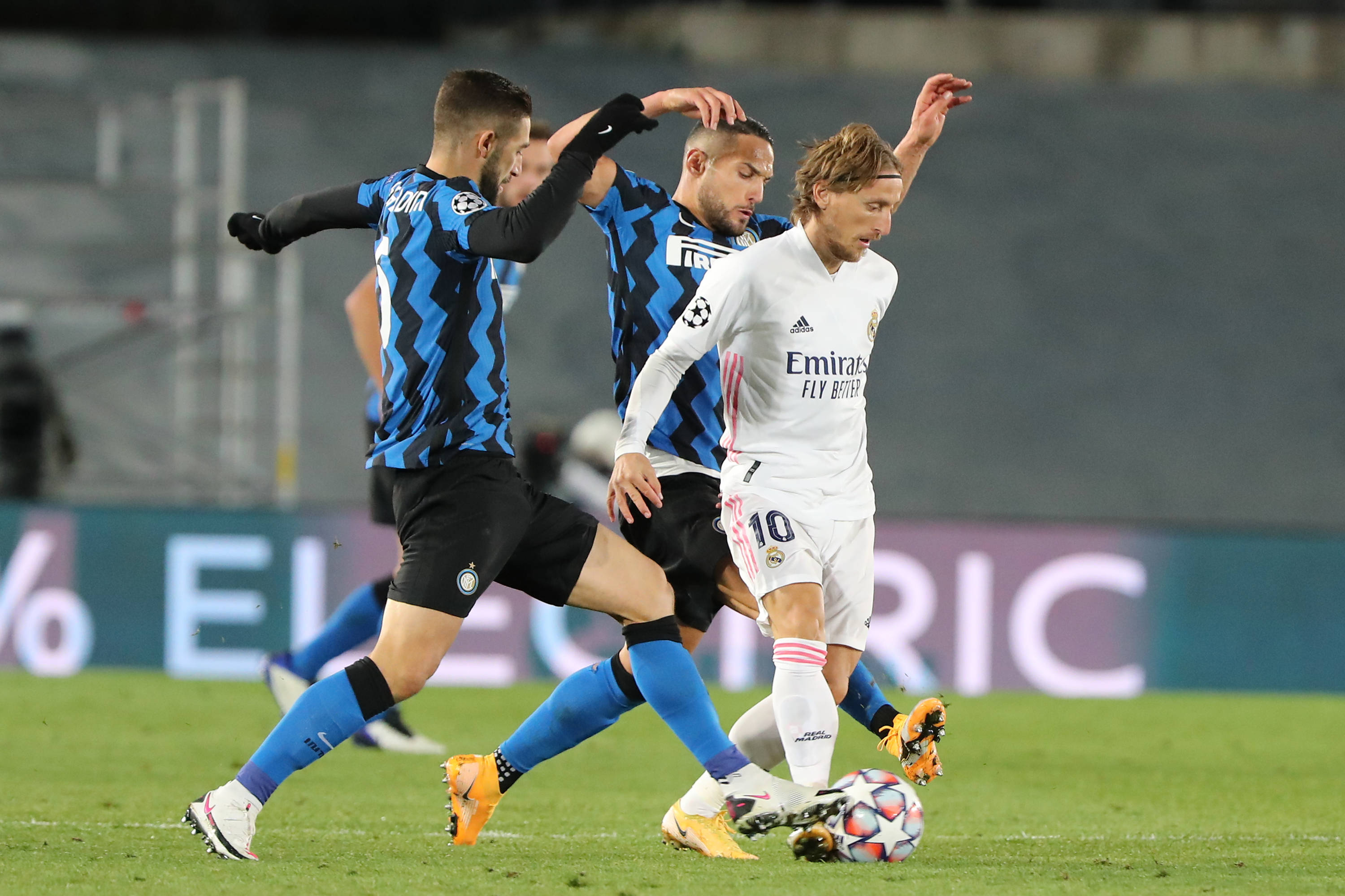 弗兰克：索兰克肯定能赶上拜仁那场比赛，对阵巴黎前将确定队长（弗兰克：索兰克确认能出战拜仁，战巴黎前敲定队长人选）