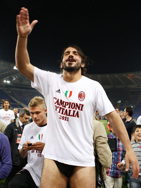 球迷比赛期间骂尤文踢得太烂，斯帕莱蒂回击：你们想怎样？（球迷怒斥尤文表现糟糕，斯帕莱蒂回怼：你们还想怎样？）