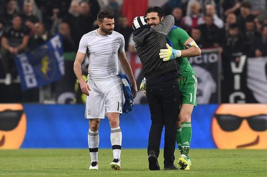 马卡：梅西参观诺坎普引发回归猜测，而美职联支持短期租借