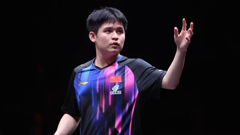 法比奥庆祝足协杯夺冠：我们是冠军，这座城市值得拥有这一刻（法比奥庆贺足协杯加冕：我们是冠军，这座城市值得这荣耀时刻）